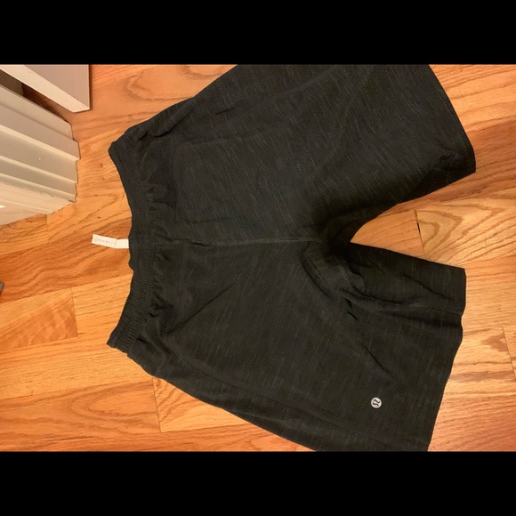 COPY - Men’s Lulu Lemon shorts - Picture 3 of 3